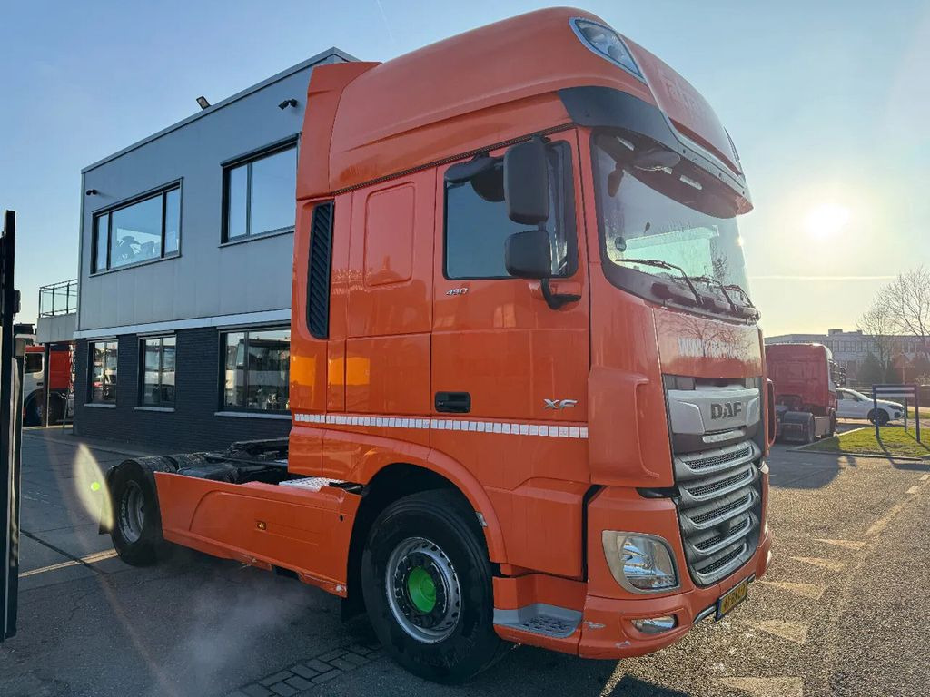 DAF XF 450 4X2 - EURO 6 + FULL SPOILER - Sattelzugmaschine: das Bild 5 DAF XF 450 4X2 - EURO 6 + FULL SPOILER - Sattelzugmaschine: das Bild 5