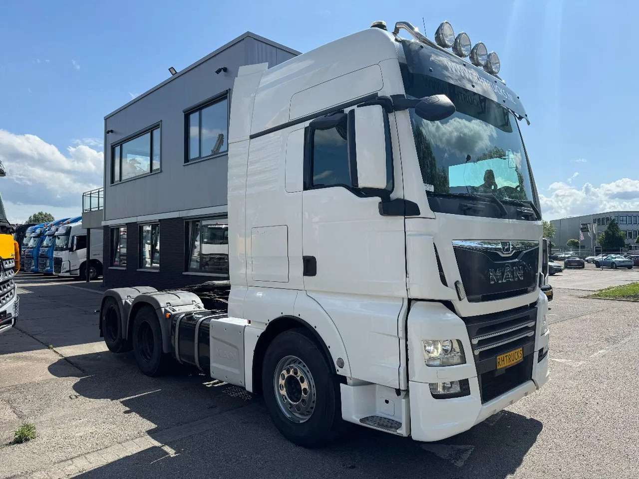 MAN TGX 28.500 6X2 EURO 6 RETARDER DOUBLE AIR - Sattelzugmaschine: das Bild 3 MAN TGX 28.500 6X2 EURO 6 RETARDER DOUBLE AIR - Sattelzugmaschine: das Bild 3