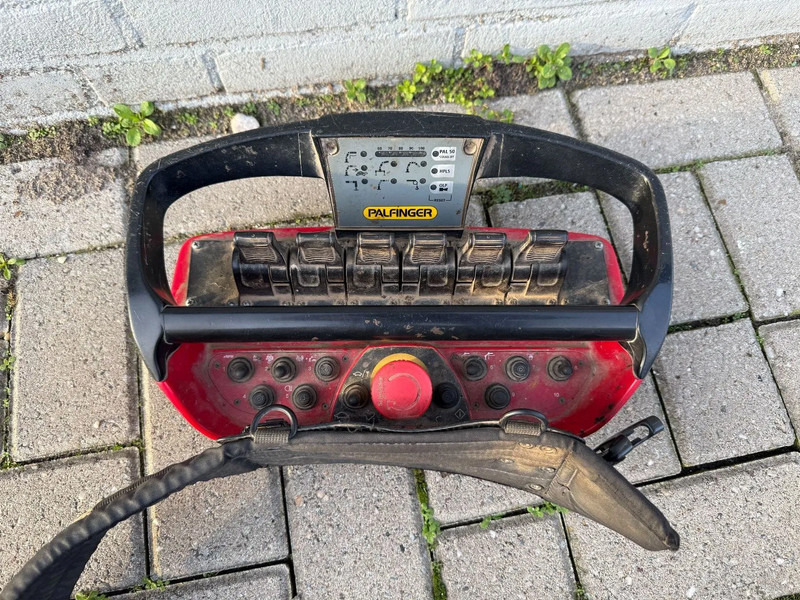 Scania G370 4X4 EURO 6 + 3-SIDE TIPPER + PALFINGER PK9002 + REMOTE - Autokran: das Bild 5 Scania G370 4X4 EURO 6 + 3-SIDE TIPPER + PALFINGER PK9002 + REMOTE - Autokran: das Bild 5