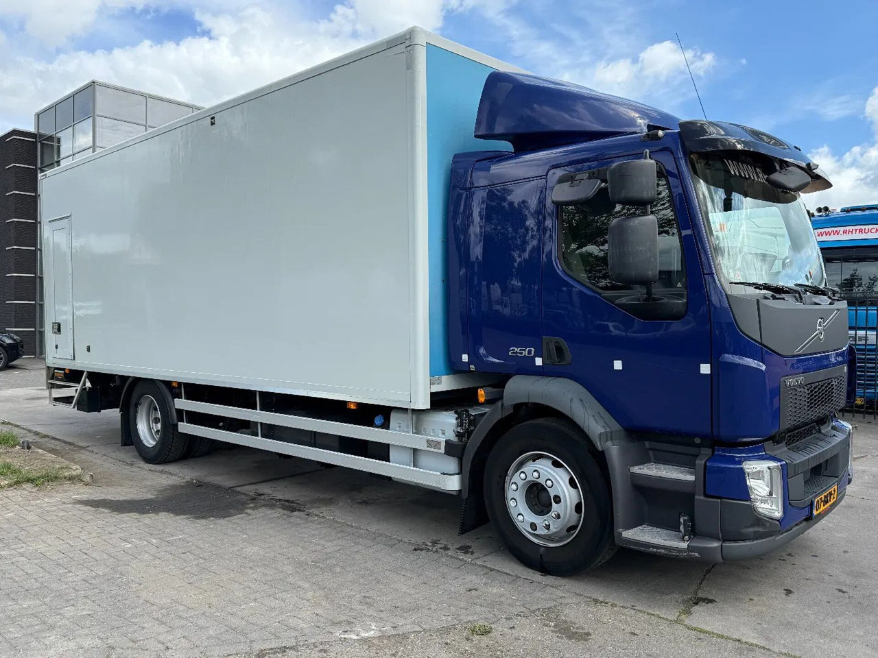 Volvo FL 250 18 TON - ONLY 169.291 KM + DHOLLANDIA LIF - Koffer LKW: das Bild 3 Volvo FL 250 18 TON - ONLY 169.291 KM + DHOLLANDIA LIF - Koffer LKW: das Bild 3