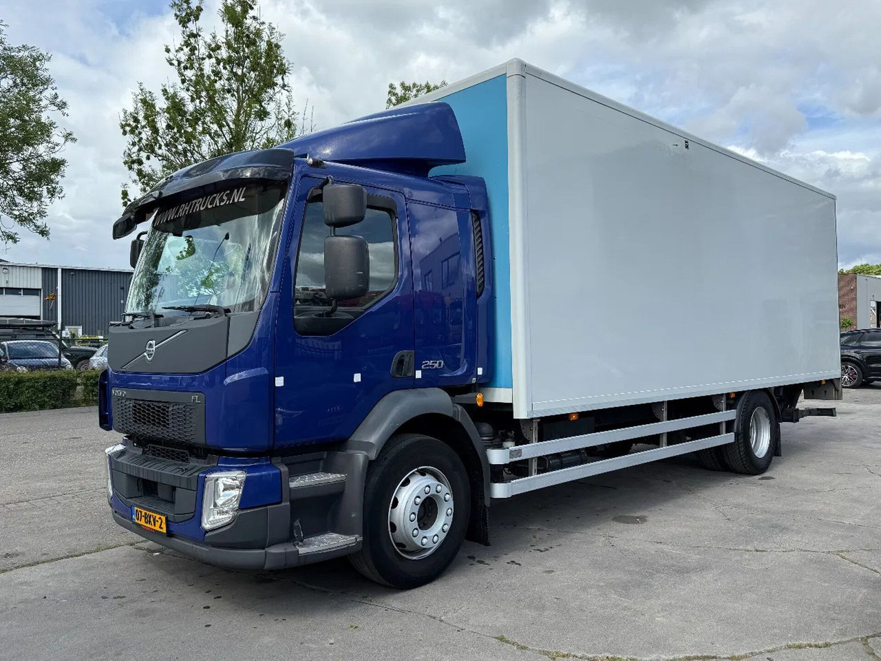 Volvo FL 250 18 TON - ONLY 169.291 KM + DHOLLANDIA LIF - Koffer LKW: das Bild 1 Volvo FL 250 18 TON - ONLY 169.291 KM + DHOLLANDIA LIF - Koffer LKW: das Bild 1