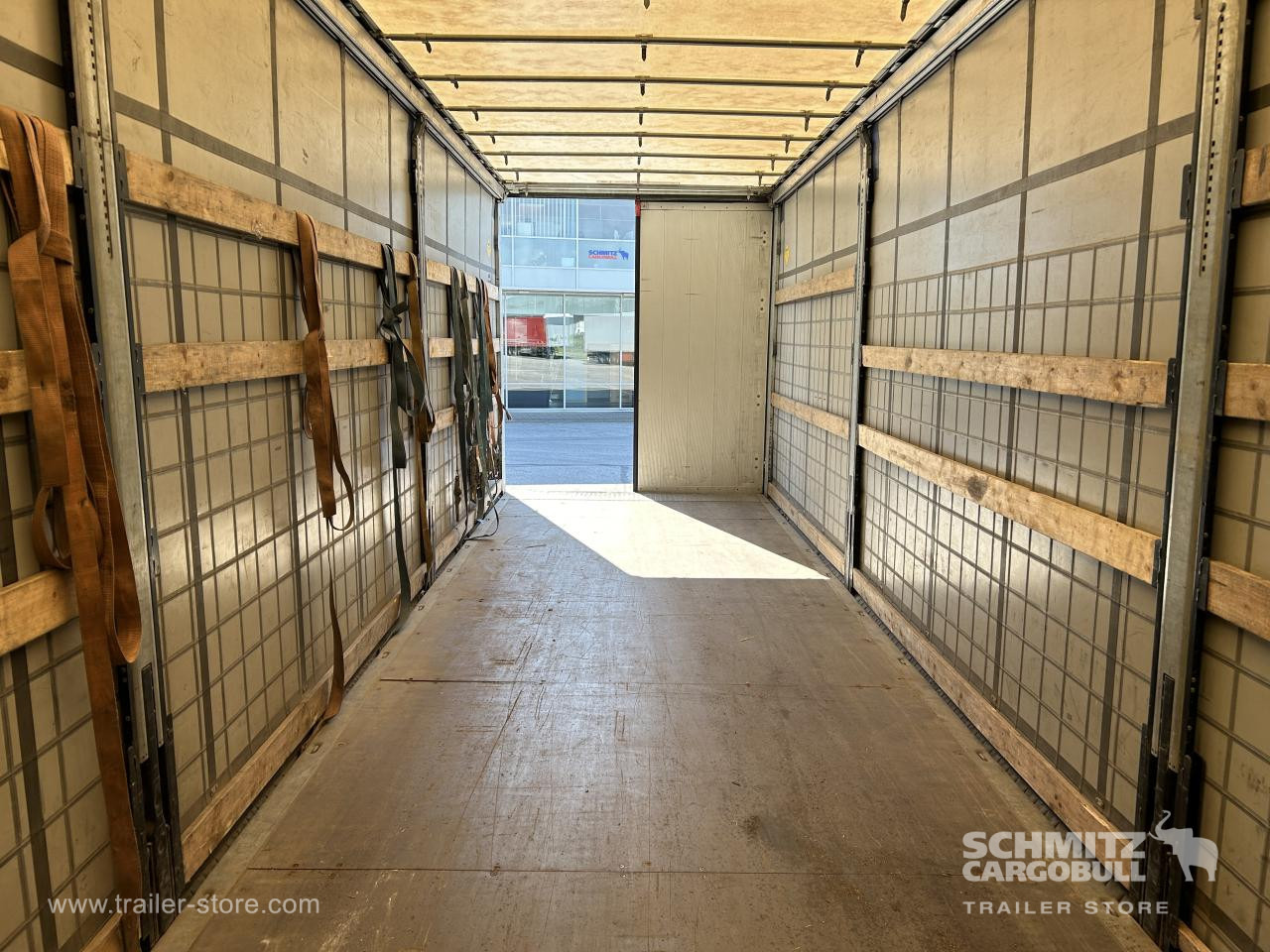 SCHMITZ Curtainsider Standard - Planenauflieger: das Bild 2 SCHMITZ Curtainsider Standard - Planenauflieger: das Bild 2