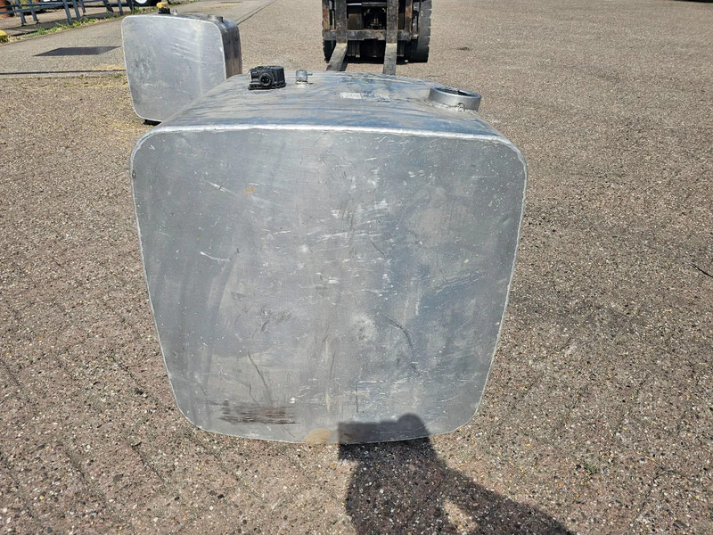 MAN Mercedes Actros - A6624703501 - Dieseltank 290 Liter - Kraftstofftank für LKW: das Bild 4 MAN Mercedes Actros - A6624703501 - Dieseltank 290 Liter - Kraftstofftank für LKW: das Bild 4