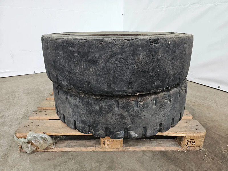 Michelin FULL RUBBER - 315/80R22.5 - Reifen für LKW: das Bild 2 Michelin FULL RUBBER - 315/80R22.5 - Reifen für LKW: das Bild 2