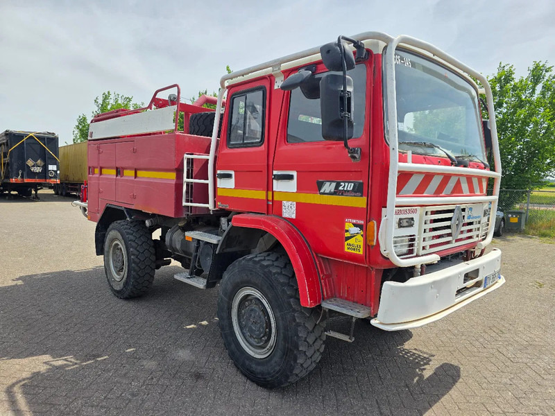 Renault M210 M210 - Feuerwehrfahrzeug: das Bild 3 Renault M210 M210 - Feuerwehrfahrzeug: das Bild 3