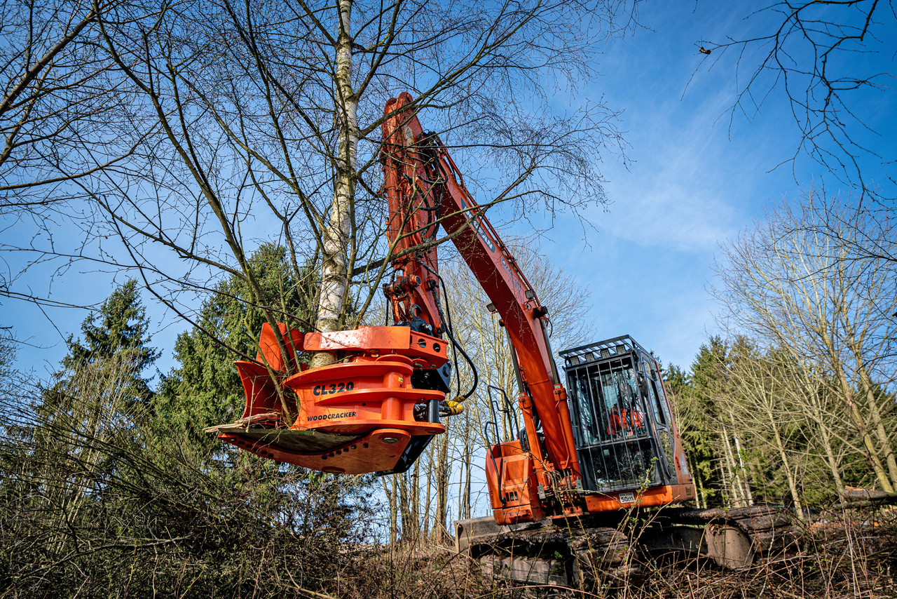 Westtech Woodcracker CL 320 - Anbauteil für Bagger: das Bild 1 Westtech Woodcracker CL 320 - Anbauteil für Bagger: das Bild 1