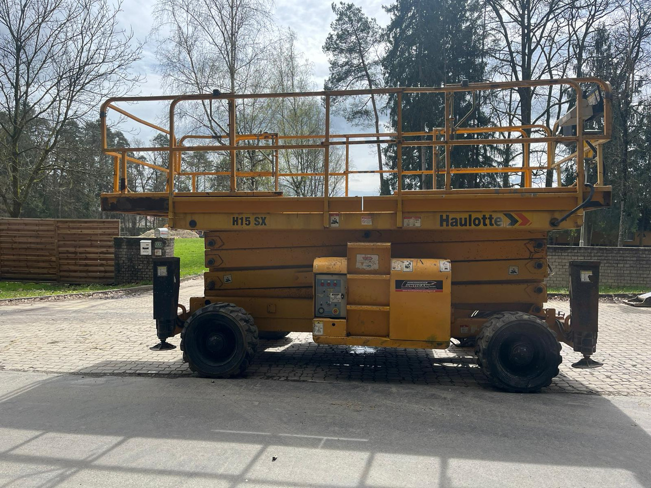 HAULOTTE H 15 SX - Arbeitsbühne: das Bild 2 HAULOTTE H 15 SX - Arbeitsbühne: das Bild 2