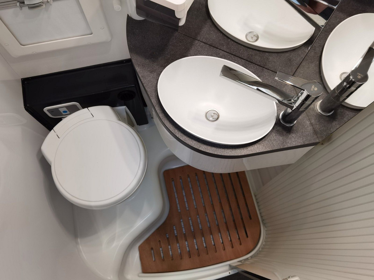 Teilintegriertes Wohnmobil Chausson 627 GA TITANIUM -PREMIUM /EINZELBETTEN & HUBBETT: das Bild 22 Teilintegriertes Wohnmobil Chausson 627 GA TITANIUM -PREMIUM /EINZELBETTEN & HUBBETT: das Bild 22