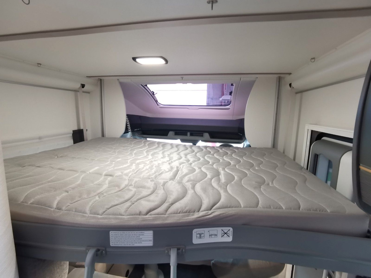 Teilintegriertes Wohnmobil Chausson 627 GA TITANIUM -PREMIUM /EINZELBETTEN & HUBBETT: das Bild 19 Teilintegriertes Wohnmobil Chausson 627 GA TITANIUM -PREMIUM /EINZELBETTEN & HUBBETT: das Bild 19