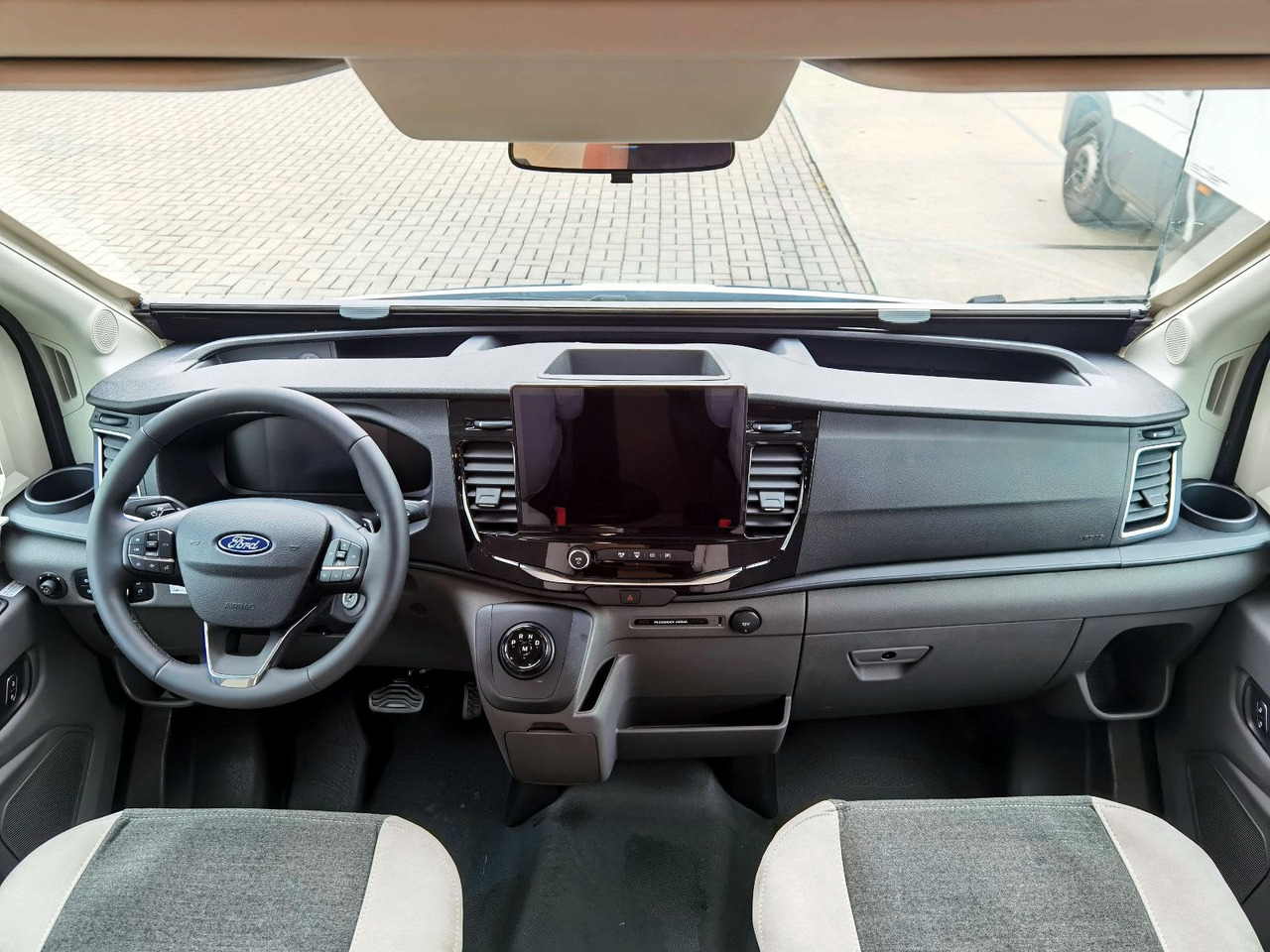 Chausson 640 TITANIUM / - 2026 - / XXL- HUBBETT & RAUMBAD - Teilintegriertes Wohnmobil: das Bild 5 Chausson 640 TITANIUM / - 2026 - / XXL- HUBBETT & RAUMBAD - Teilintegriertes Wohnmobil: das Bild 5