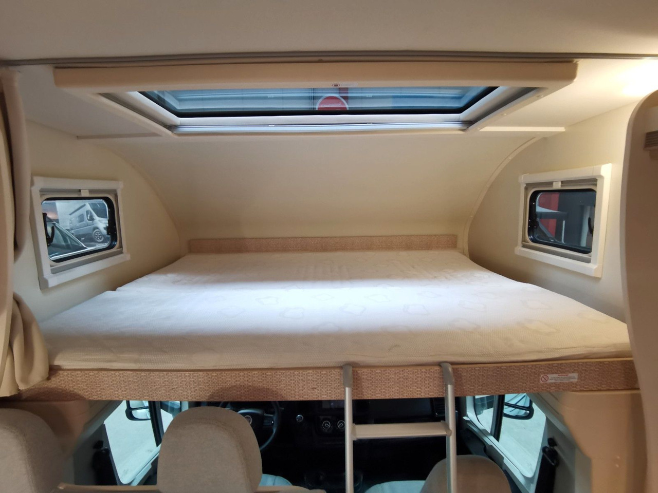 Alkoven Wohnmobil Eura Mobil ACTIVA ONE 690 HB / 180PS-40H MAXI/ PANORAMADACH: das Bild 20 Alkoven Wohnmobil Eura Mobil ACTIVA ONE 690 HB / 180PS-40H MAXI/ PANORAMADACH: das Bild 20