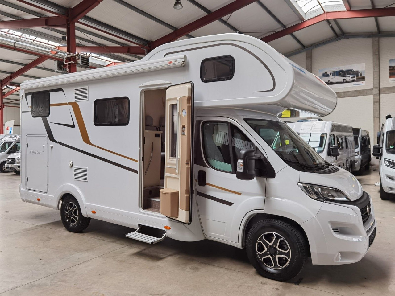 Alkoven Wohnmobil Eura Mobil ACTIVA ONE 690 HB / 180PS-40H MAXI/ PANORAMADACH: das Bild 10 Alkoven Wohnmobil Eura Mobil ACTIVA ONE 690 HB / 180PS-40H MAXI/ PANORAMADACH: das Bild 10