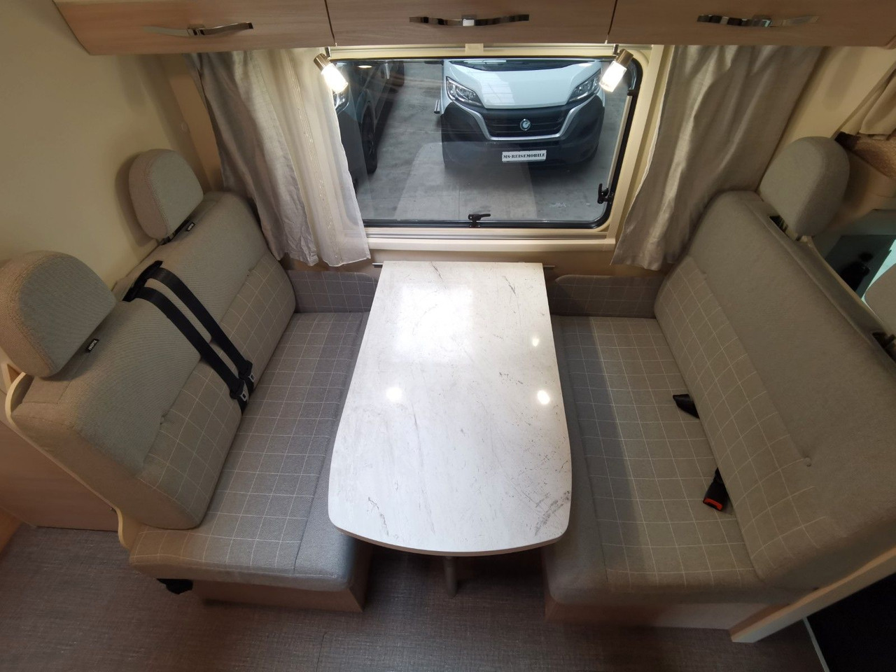 Alkoven Wohnmobil Eura Mobil ACTIVA ONE 690 HB / 180PS-40H MAXI/ PANORAMADACH: das Bild 15 Alkoven Wohnmobil Eura Mobil ACTIVA ONE 690 HB / 180PS-40H MAXI/ PANORAMADACH: das Bild 15