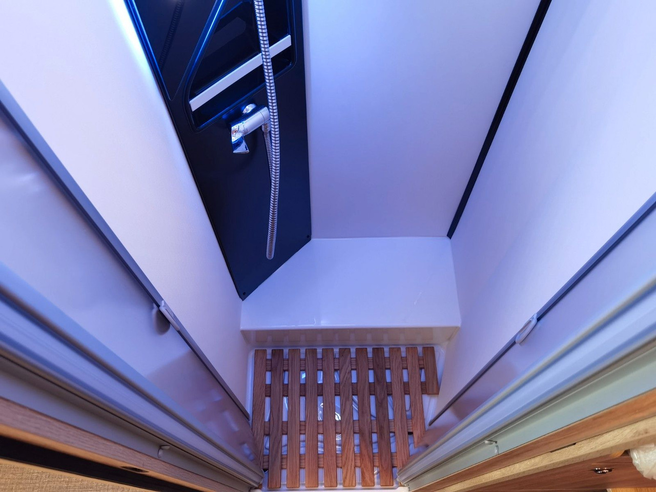 Eura Mobil INTEGRA LINE 720 EF /180PS-9G MAXI/ EINZELBETTEN – Leasing Eura Mobil INTEGRA LINE 720 EF /180PS-9G MAXI/ EINZELBETTEN: das Bild 21