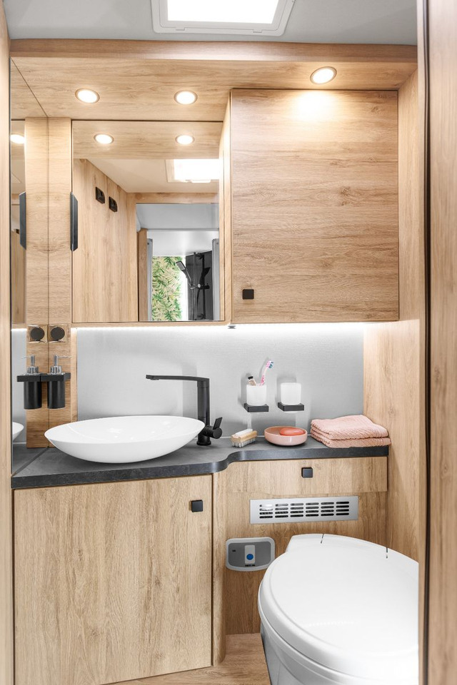 Integriertes Wohnmobil Eura Mobil INTEGRA LINE GT 726 EF / MB 170PS-9G / MOD.2026: das Bild 13