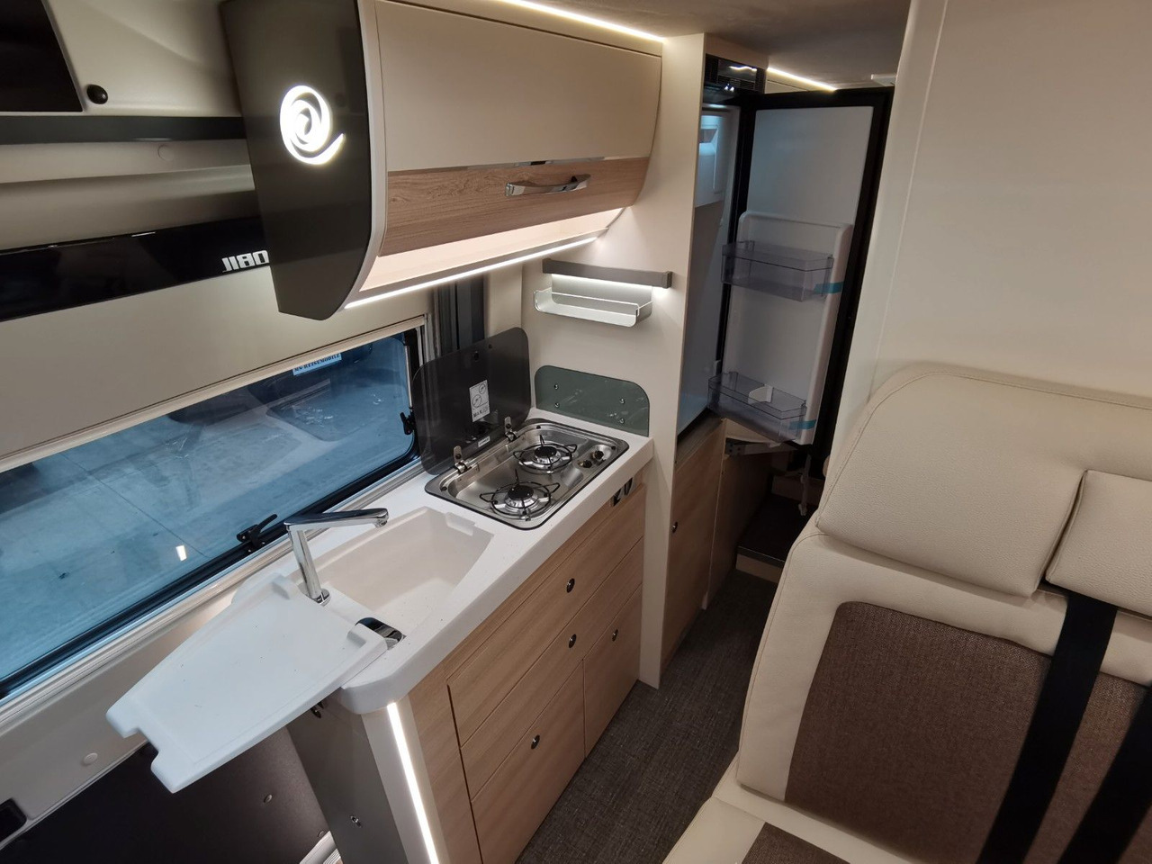 Camper Van Eura Mobil VAN 635 EB / 180 PS -9G / EINZELBETTEN: das Bild 14 Camper Van Eura Mobil VAN 635 EB / 180 PS -9G / EINZELBETTEN: das Bild 14