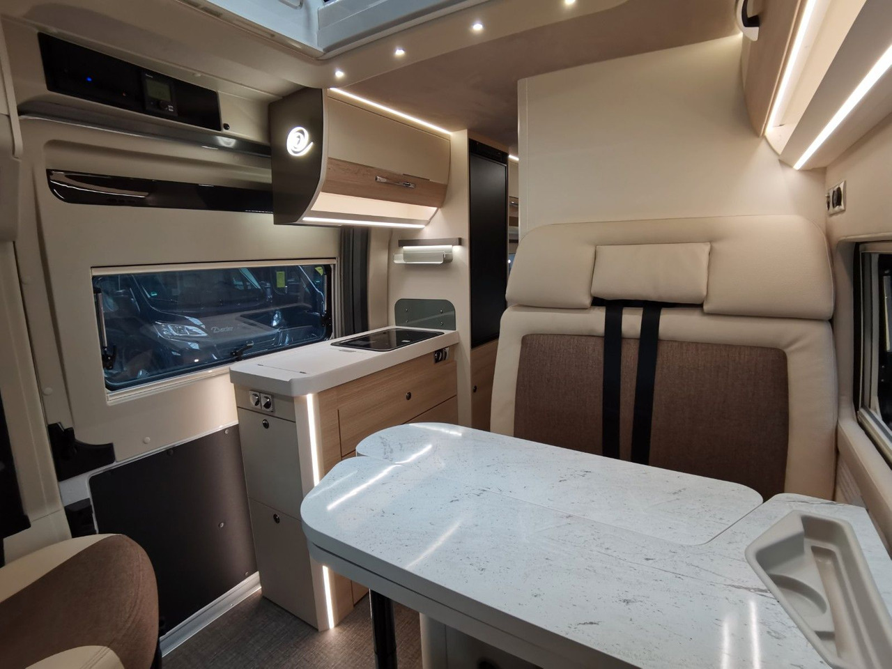 Camper Van Eura Mobil VAN 635 EB / 180 PS -9G / EINZELBETTEN: das Bild 11 Camper Van Eura Mobil VAN 635 EB / 180 PS -9G / EINZELBETTEN: das Bild 11