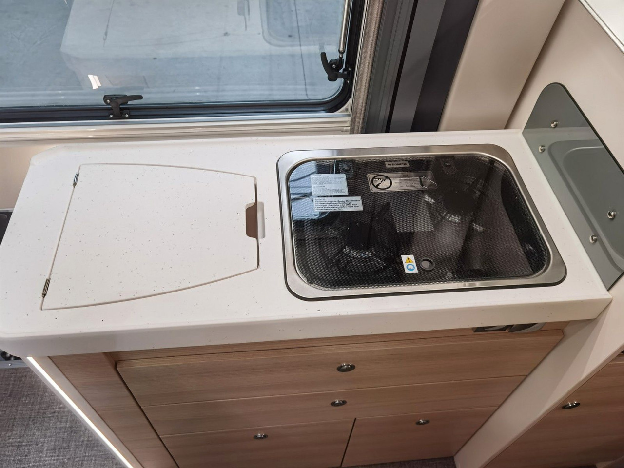 Camper Van Eura Mobil VAN 635 EB / 180 PS -9G / EINZELBETTEN: das Bild 16 Camper Van Eura Mobil VAN 635 EB / 180 PS -9G / EINZELBETTEN: das Bild 16