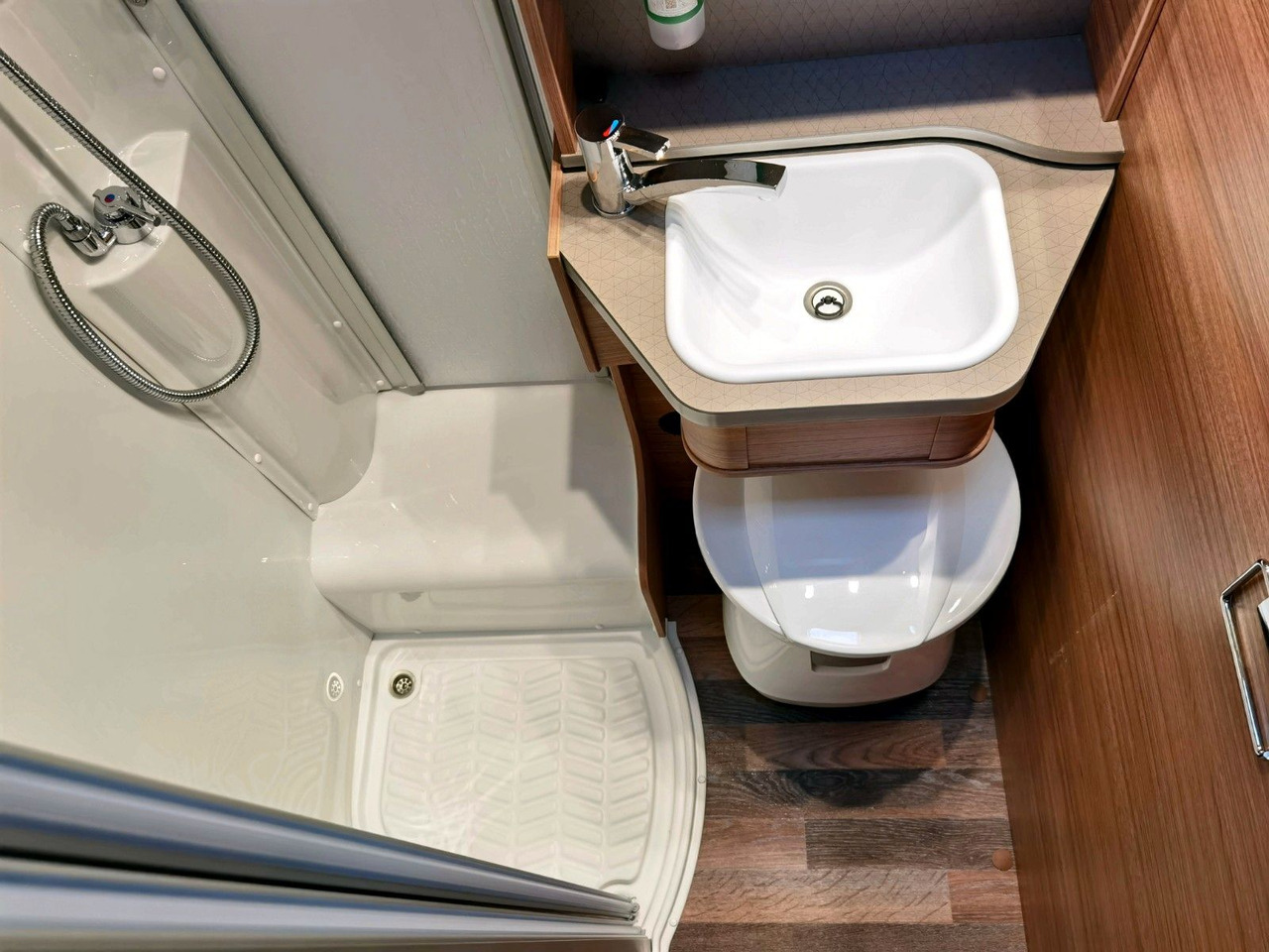 Teilintegriertes Wohnmobil Weinsberg CARACOMPACT 600 MEG EDITION PEPPER / TOP-AUSSTAT: das Bild 24 Teilintegriertes Wohnmobil Weinsberg CARACOMPACT 600 MEG EDITION PEPPER / TOP-AUSSTAT: das Bild 24