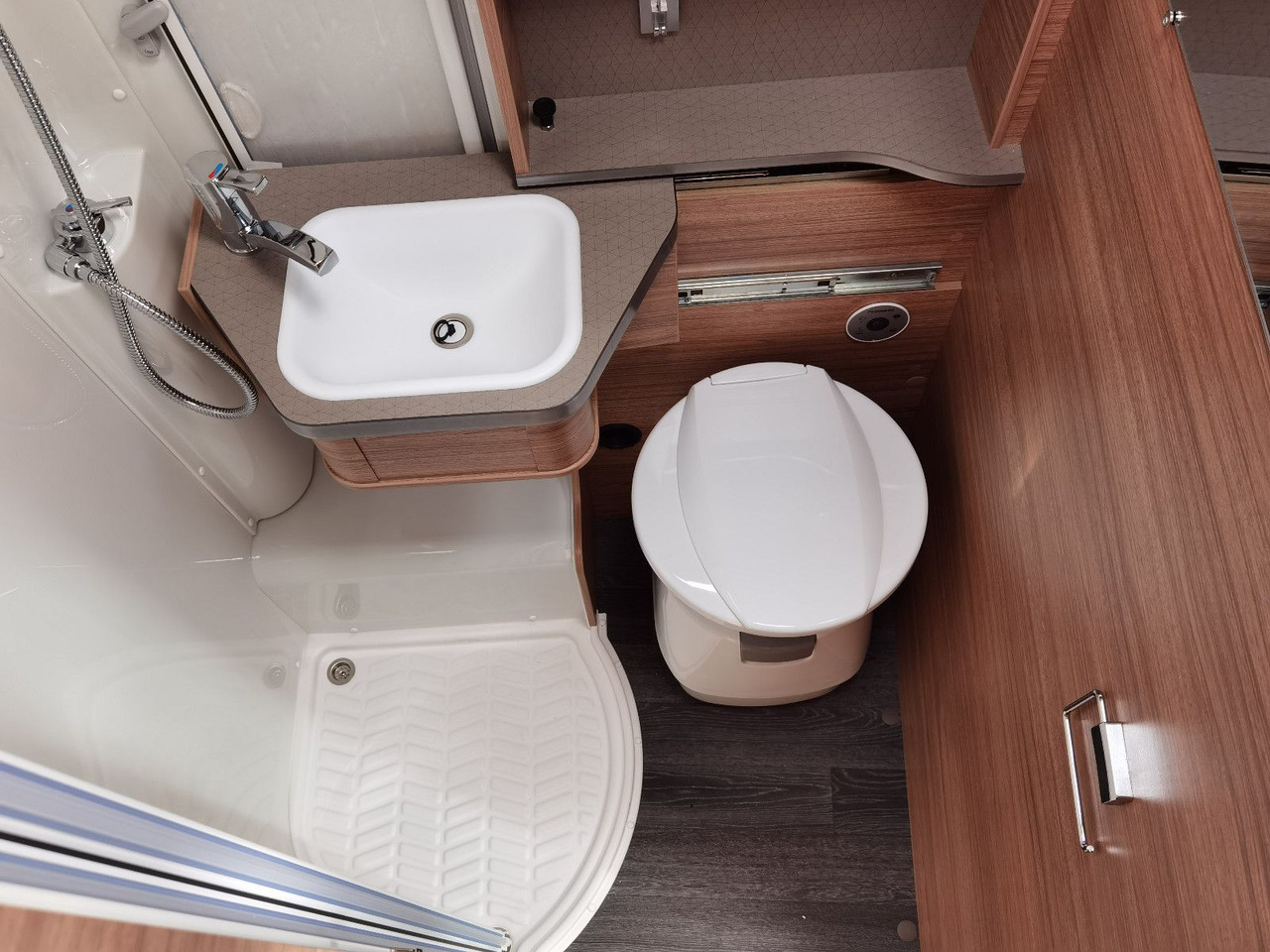 Teilintegriertes Wohnmobil neu kaufen Weinsberg CARACOMPACT 640 MEG EDITION-PEPPER /-MODELL 2025 Weinsberg CARACOMPACT 640 MEG EDITION-PEPPER /-MODELL 2025: das Bild 20