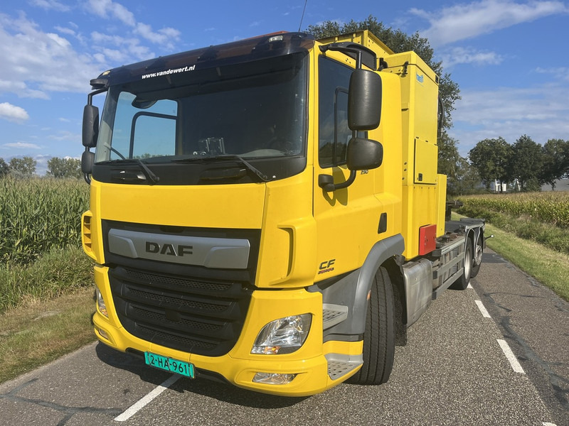 DAF CF 290 - Müllwagen: das Bild 2 DAF CF 290 - Müllwagen: das Bild 2