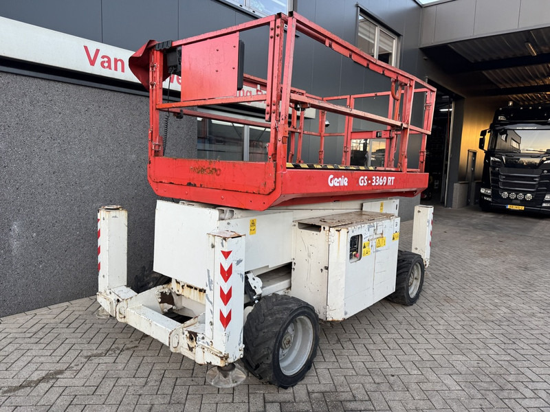 Genie GS 3369 RT Hoogwerker / Arbeitsbuhne 12mtr werkhoogte 4x4 Kubota DIESEL 2013 - Scherenbühne: das Bild 3 Genie GS 3369 RT Hoogwerker / Arbeitsbuhne 12mtr werkhoogte 4x4 Kubota DIESEL 2013 - Scherenbühne: das Bild 3