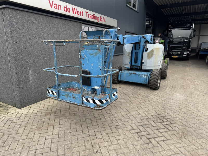 Genie Z-34/22 Knikarmhoogwerker 12.5M werkhoogte 4X4 Kubota Diesel 2007 - Gelenkarmbühne: das Bild 3 Genie Z-34/22 Knikarmhoogwerker 12.5M werkhoogte 4X4 Kubota Diesel 2007 - Gelenkarmbühne: das Bild 3