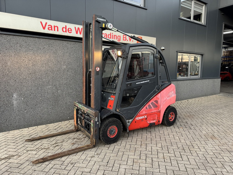 Linde H25D Triplo 590 Freelift / Sideshift / Vorkversteller VW Diesel 2007 - Dieselstapler: das Bild 2 Linde H25D Triplo 590 Freelift / Sideshift / Vorkversteller VW Diesel 2007 - Dieselstapler: das Bild 2