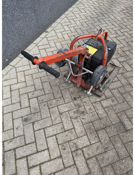 REVO DVW2500 hatz diesel 2008 met wielstel - Rüttelplatte: das Bild 4 REVO DVW2500 hatz diesel 2008 met wielstel - Rüttelplatte: das Bild 4