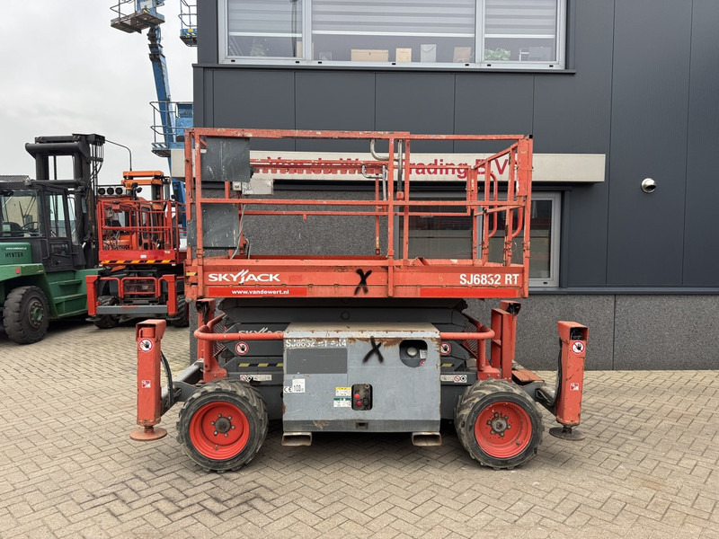 Skyjack SJ 6832RT Schaarhoogwerker / Scissor / Arbeitsbuhne 2015 4X4 Kubota Diesel 12M Werkhoogte - Scherenbühne: das Bild 1 Skyjack SJ 6832RT Schaarhoogwerker / Scissor / Arbeitsbuhne 2015 4X4 Kubota Diesel 12M Werkhoogte - Scherenbühne: das Bild 1
