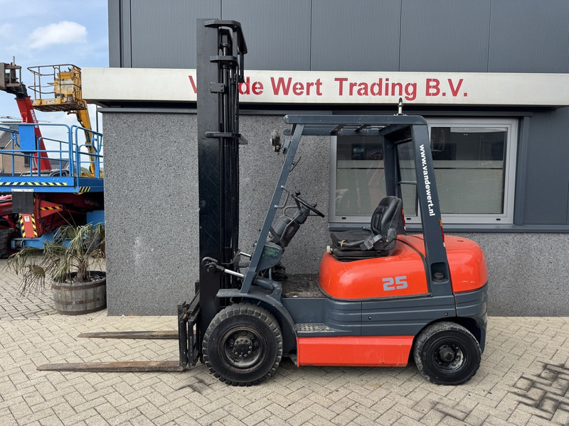 Toyota 62-6FDF25 - Dieselstapler: das Bild 1 Toyota 62-6FDF25 - Dieselstapler: das Bild 1