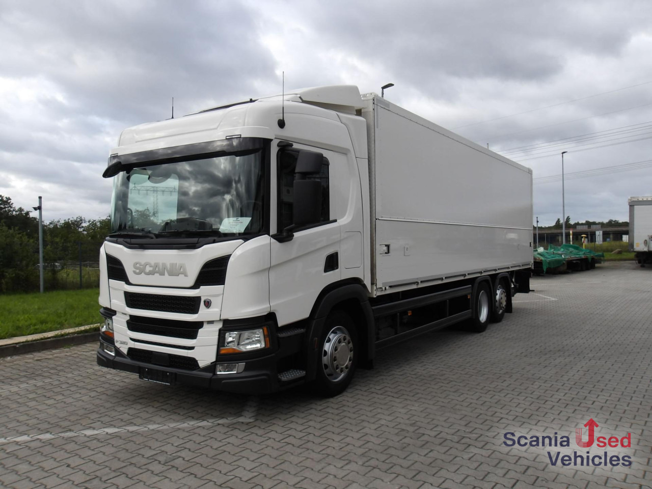 SCANIA P 320 B6x2*4NB / EWERS - Schwenkwandaufbau - Getränkeaufbau LKW: das Bild 1 SCANIA P 320 B6x2*4NB / EWERS - Schwenkwandaufbau - Getränkeaufbau LKW: das Bild 1