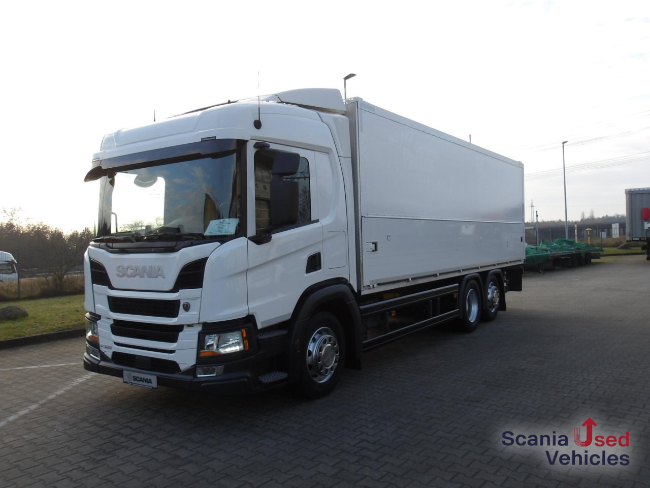 SCANIA P 320 B6x2*4NB / EWERS Schwenkwandaufbau - Getränkeaufbau LKW: das Bild 1 SCANIA P 320 B6x2*4NB / EWERS Schwenkwandaufbau - Getränkeaufbau LKW: das Bild 1