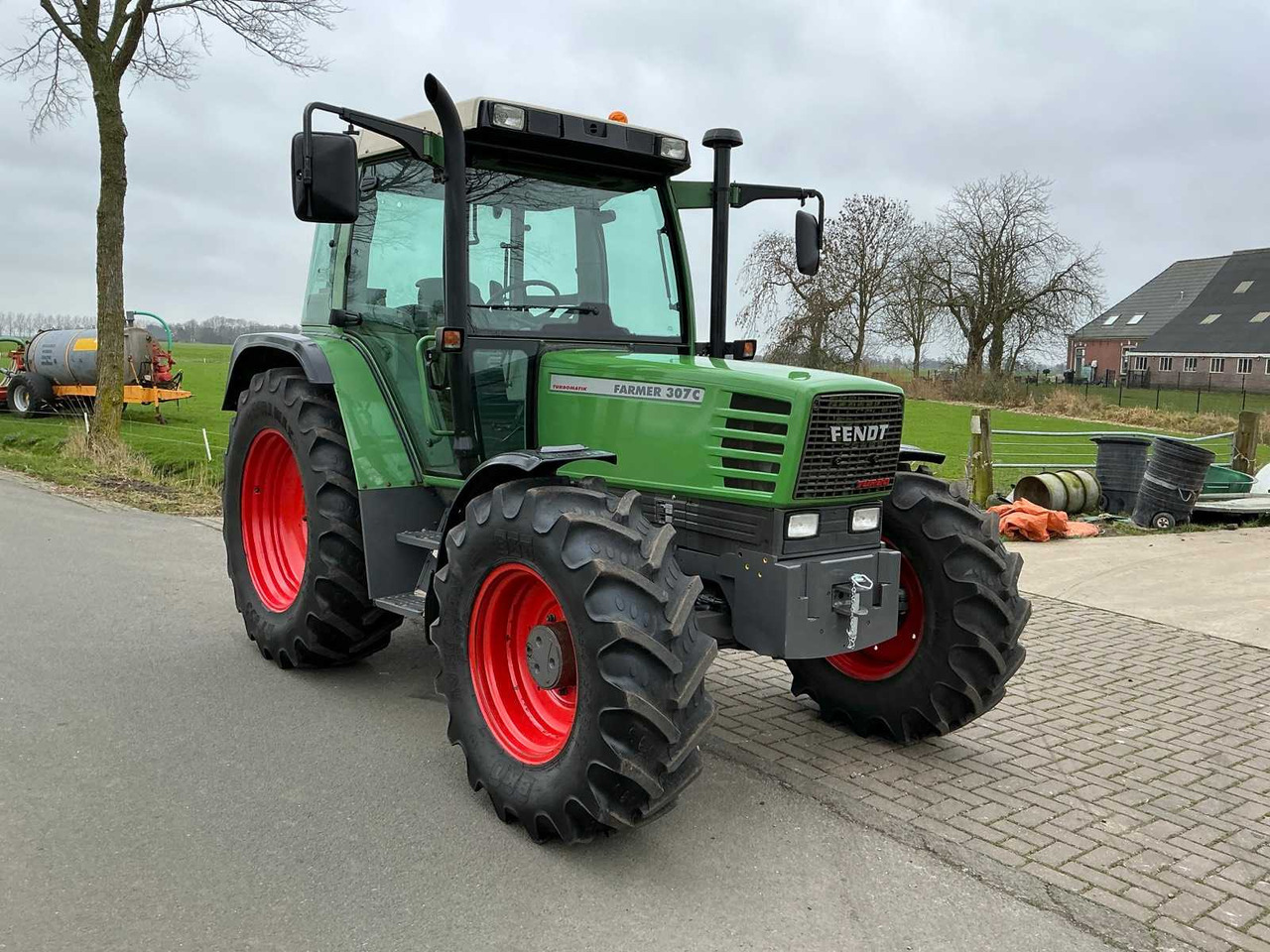 1999 FENDT FARMER 307C ALL-WHEEL DRIVE FARM TRACTOR - Traktor: das Bild 5 1999 FENDT FARMER 307C ALL-WHEEL DRIVE FARM TRACTOR - Traktor: das Bild 5