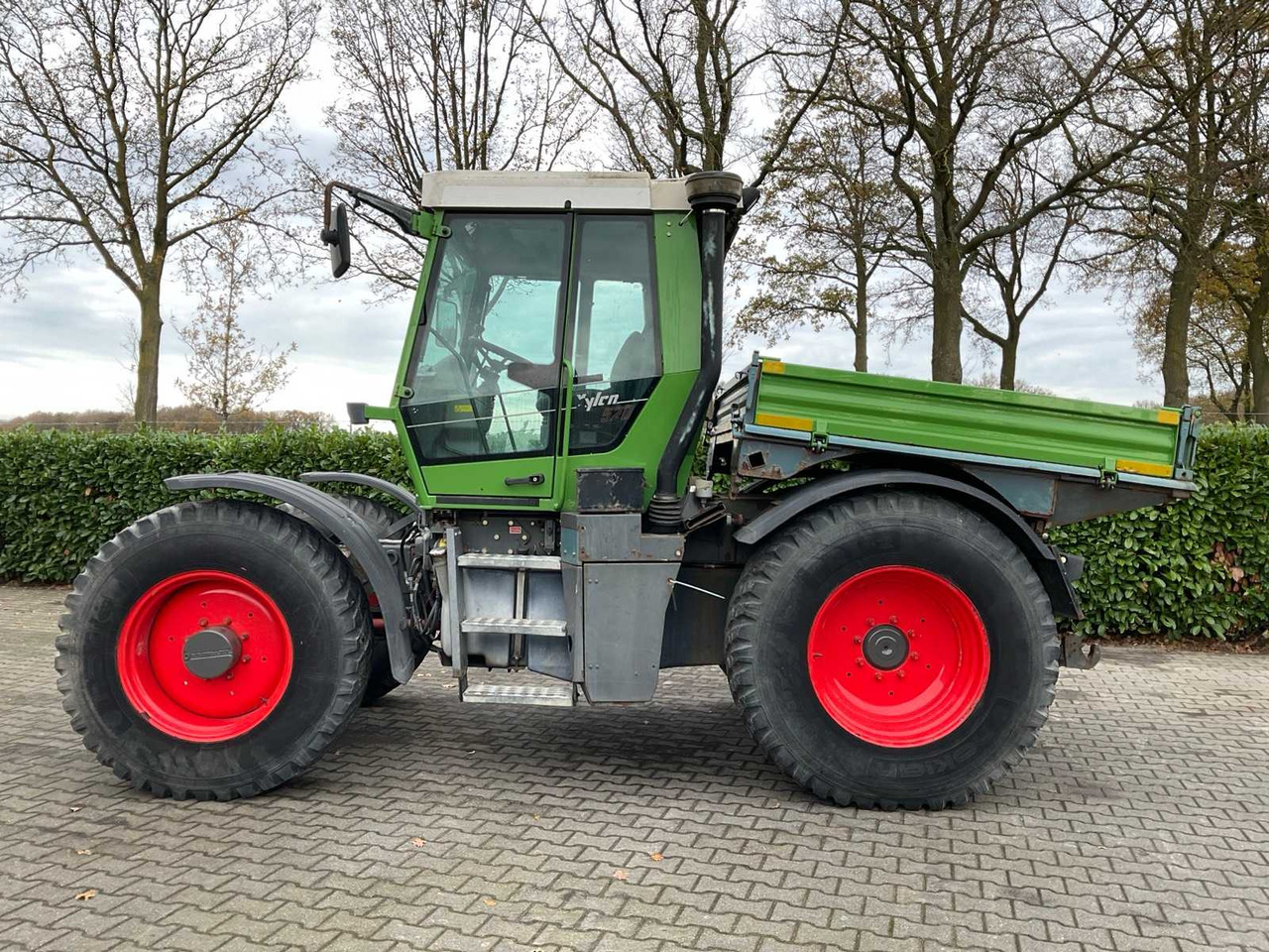 2001 FENDT XYLON 520 ALL-WHEEL DRIVE FARM TRACTOR - Traktor: das Bild 2 2001 FENDT XYLON 520 ALL-WHEEL DRIVE FARM TRACTOR - Traktor: das Bild 2