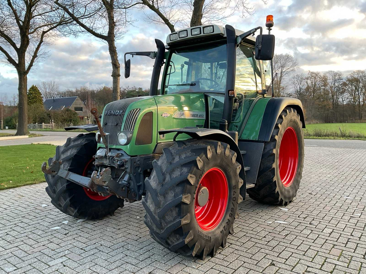 2005 FENDT FARMER 412 VARIO ALL-WHEEL DRIVE FARM TRACTOR - Traktor: das Bild 1 2005 FENDT FARMER 412 VARIO ALL-WHEEL DRIVE FARM TRACTOR - Traktor: das Bild 1