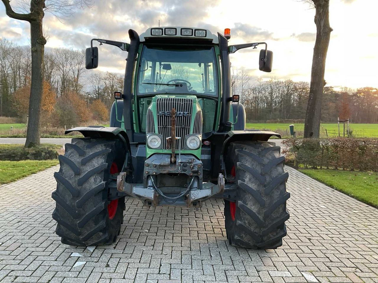 2005 FENDT FARMER 412 VARIO ALL-WHEEL DRIVE FARM TRACTOR - Traktor: das Bild 2 2005 FENDT FARMER 412 VARIO ALL-WHEEL DRIVE FARM TRACTOR - Traktor: das Bild 2