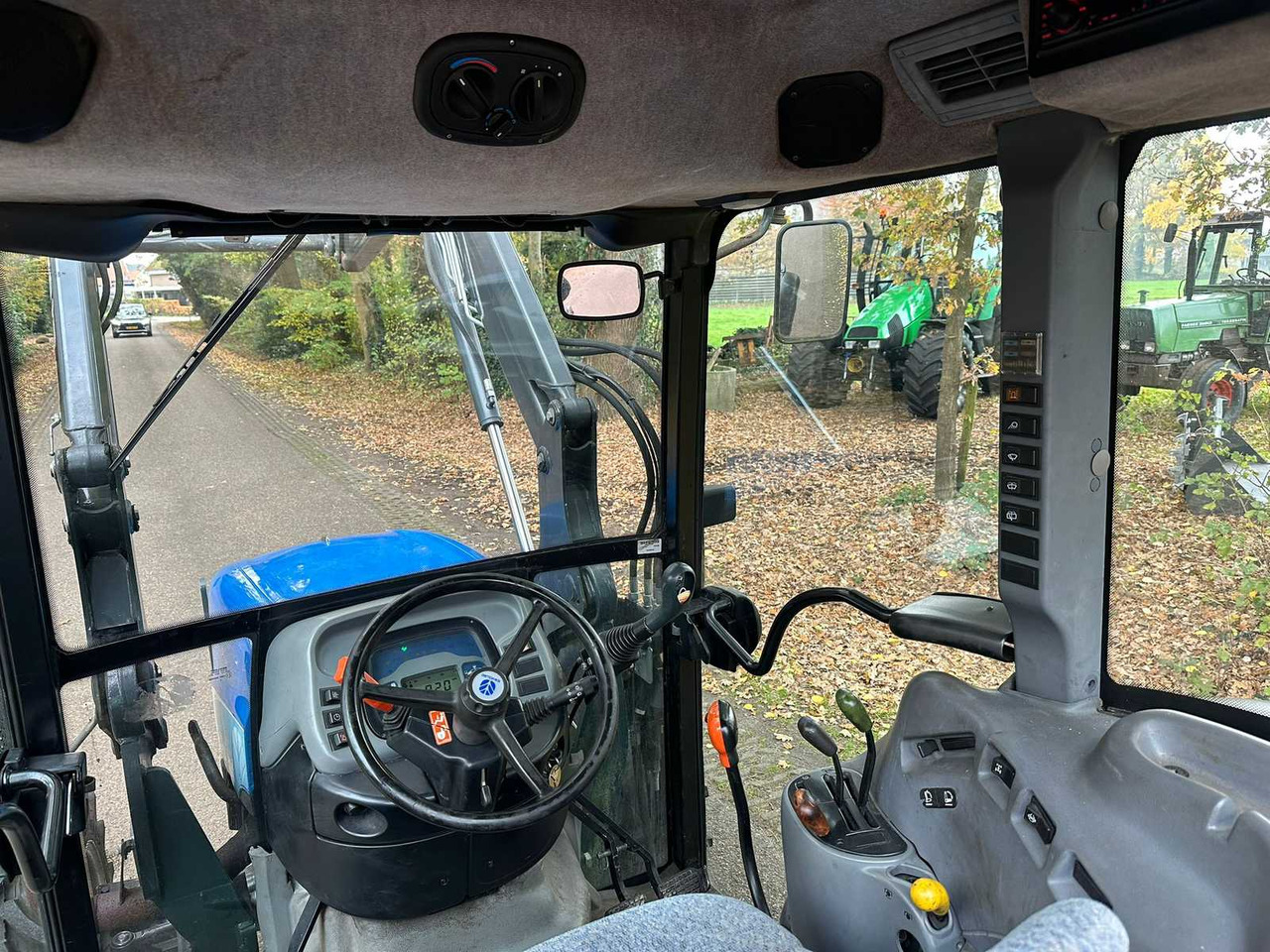 2005 NEW HOLLAND TN60DA ALL-WHEEL DRIVE FARM TRACTOR - Traktor: das Bild 5 2005 NEW HOLLAND TN60DA ALL-WHEEL DRIVE FARM TRACTOR - Traktor: das Bild 5