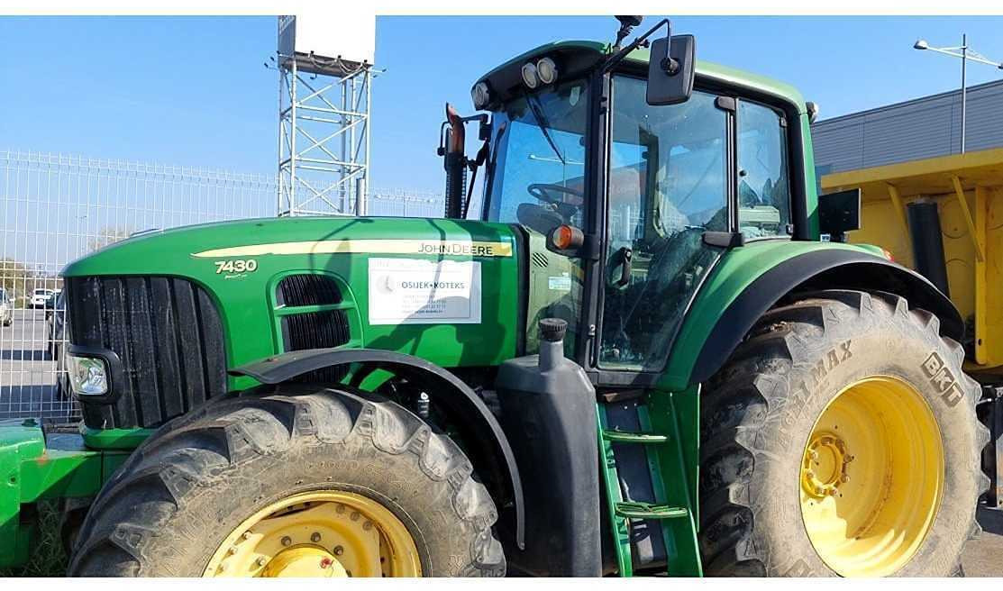 2009 -JOHN DEERE - 7430 MW2 CD44 - 4-WHEEL DRIVE TRACTOR - Traktor: das Bild 4 2009 -JOHN DEERE - 7430 MW2 CD44 - 4-WHEEL DRIVE TRACTOR - Traktor: das Bild 4