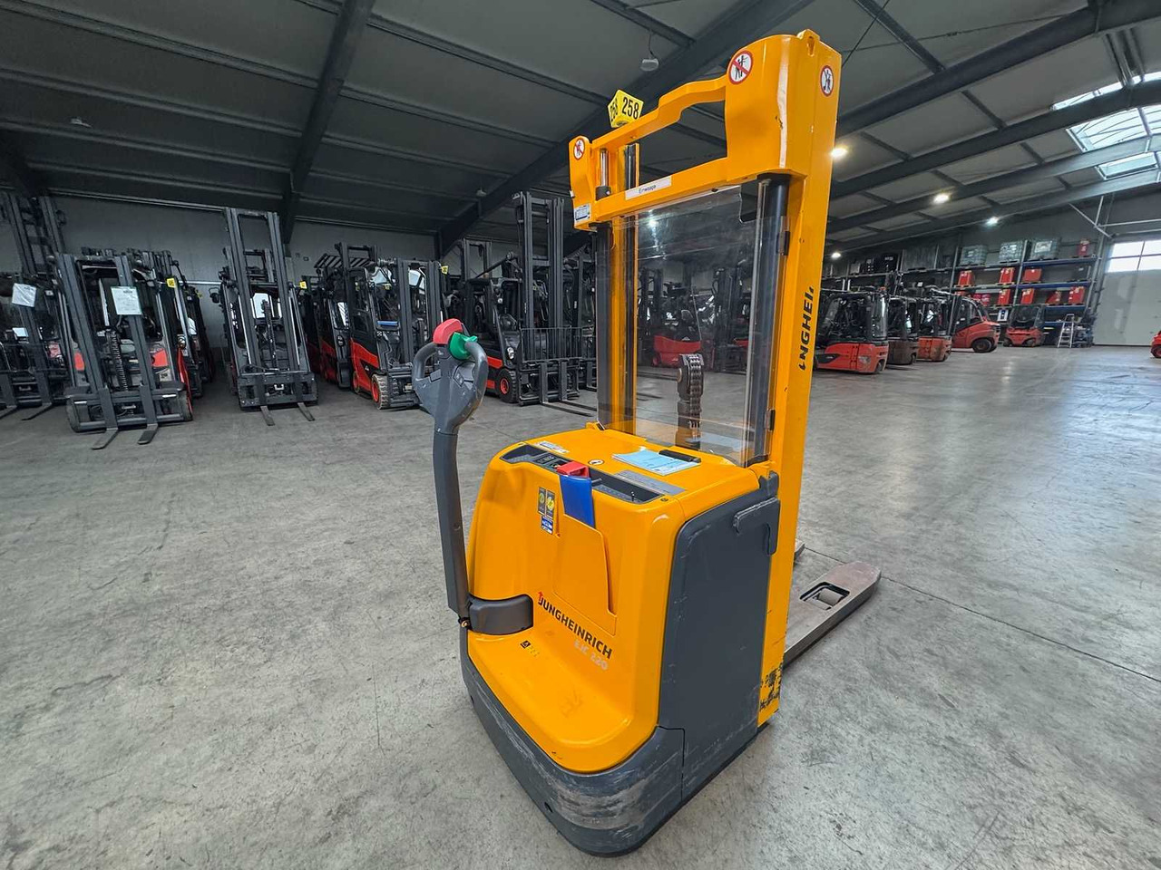 2015 JUNGHEINRICH EJC220 2,000KG STACKER PALLET TRUCK ANT FREE LIFT - Gabelstapler: das Bild 1 2015 JUNGHEINRICH EJC220 2,000KG STACKER PALLET TRUCK ANT FREE LIFT - Gabelstapler: das Bild 1