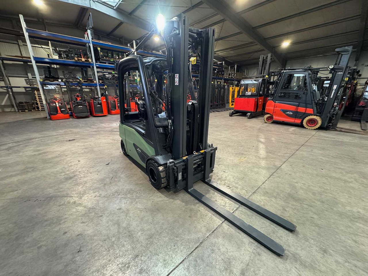 2019 SERVICE+UVV 12/2026 LINDE E20PL 2,000KG TRIPLEX 3RD + 4TH VALVE 4X TIRES NEW ELECTRIC FORKLIFT 5,286 HOURS - Gabelstapler: das Bild 5 2019 SERVICE+UVV 12/2026 LINDE E20PL 2,000KG TRIPLEX 3RD + 4TH VALVE 4X TIRES NEW ELECTRIC FORKLIFT 5,286 HOURS - Gabelstapler: das Bild 5