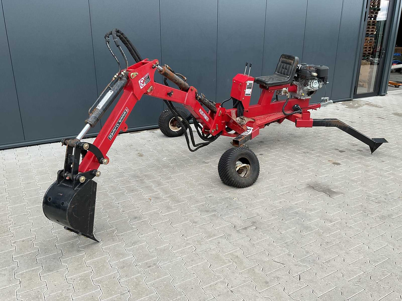 2021 EXCAVATOR WITH HITCH BACKHOE LOADER - Minibagger: das Bild 2 2021 EXCAVATOR WITH HITCH BACKHOE LOADER - Minibagger: das Bild 2