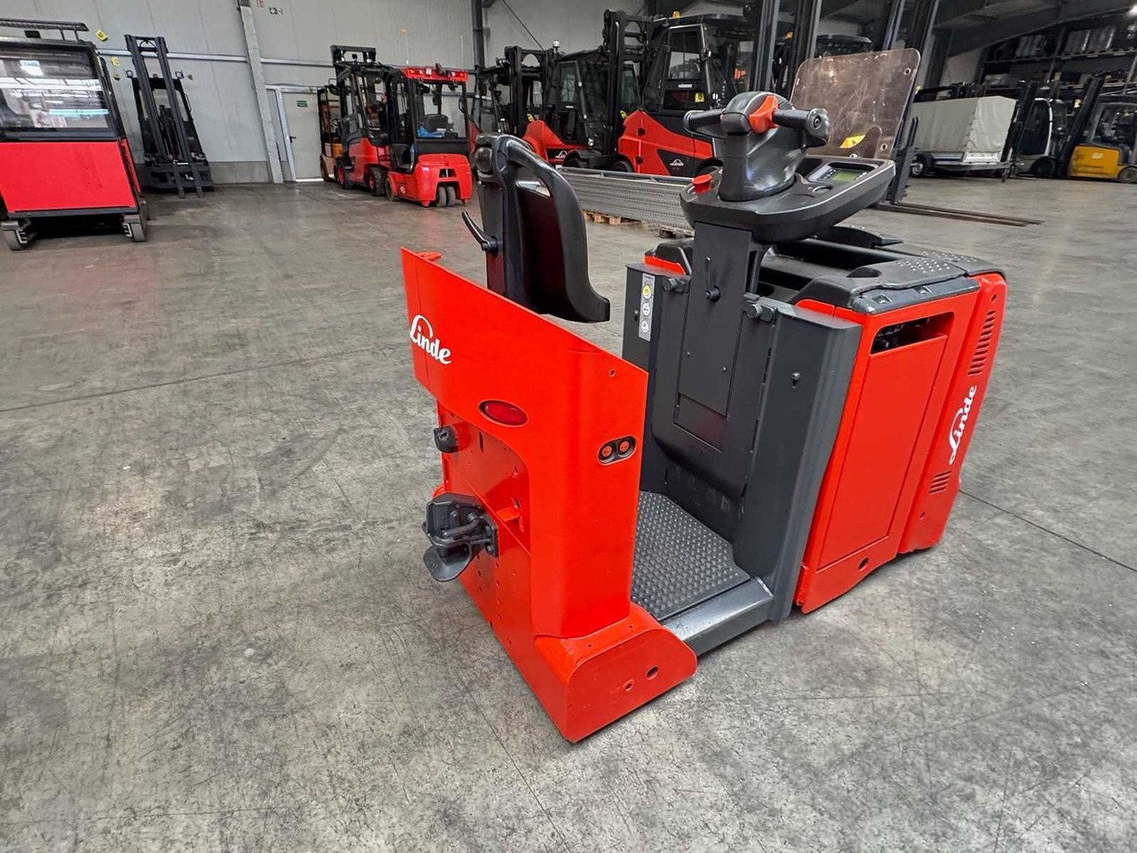 2023 SERVICE + UVV 06/2026 LINDE P50C 5.000KG TRACTOR TOWING VEHICLE TRACTOR 2.633 HOURS 500AH BATTERY - Gabelstapler: das Bild 3 2023 SERVICE + UVV 06/2026 LINDE P50C 5.000KG TRACTOR TOWING VEHICLE TRACTOR 2.633 HOURS 500AH BATTERY - Gabelstapler: das Bild 3