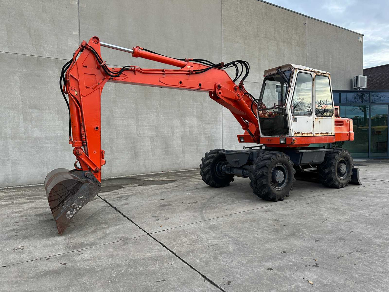 ATLAS - 1985 - 1302E - WHEELED EXCAVATOR - Mobilbagger: das Bild 1 ATLAS - 1985 - 1302E - WHEELED EXCAVATOR - Mobilbagger: das Bild 1