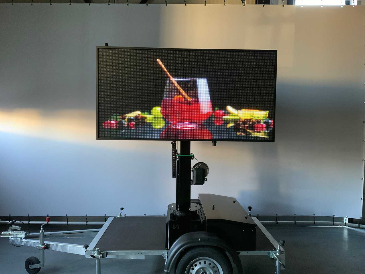 Andere Technik Viplex tekstkar P8 ledscherm op aanhangwagen: das Bild 30