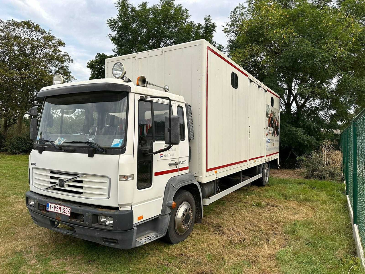 2002 VOLVO FL220 FL6H42R HORSE TRUCK - Anhänger: das Bild 5 2002 VOLVO FL220 FL6H42R HORSE TRUCK - Anhänger: das Bild 5