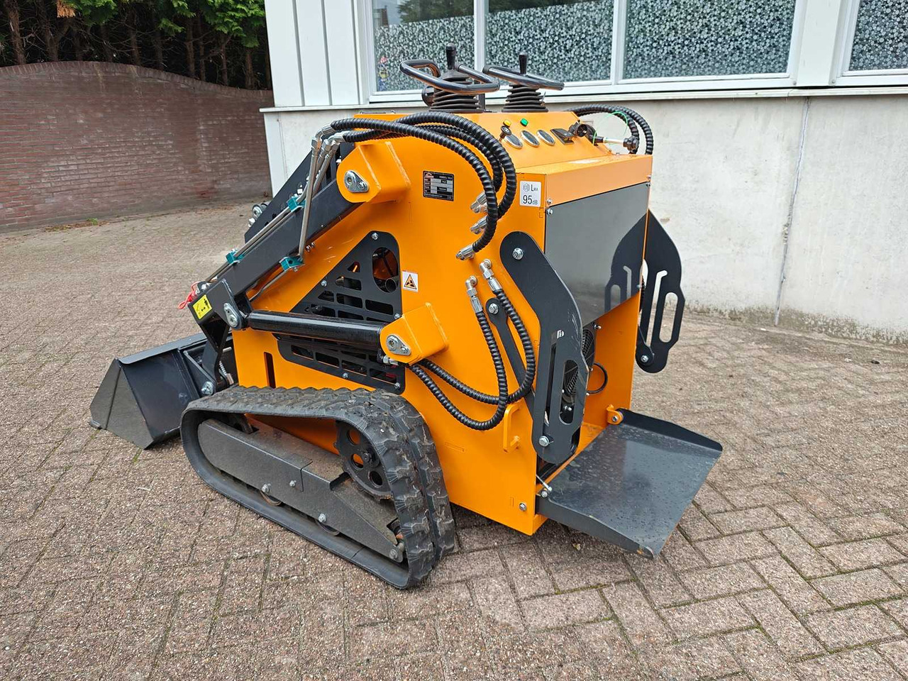 Arteer QB-480 - Kompaktlader: das Bild 3 Arteer QB-480 - Kompaktlader: das Bild 3