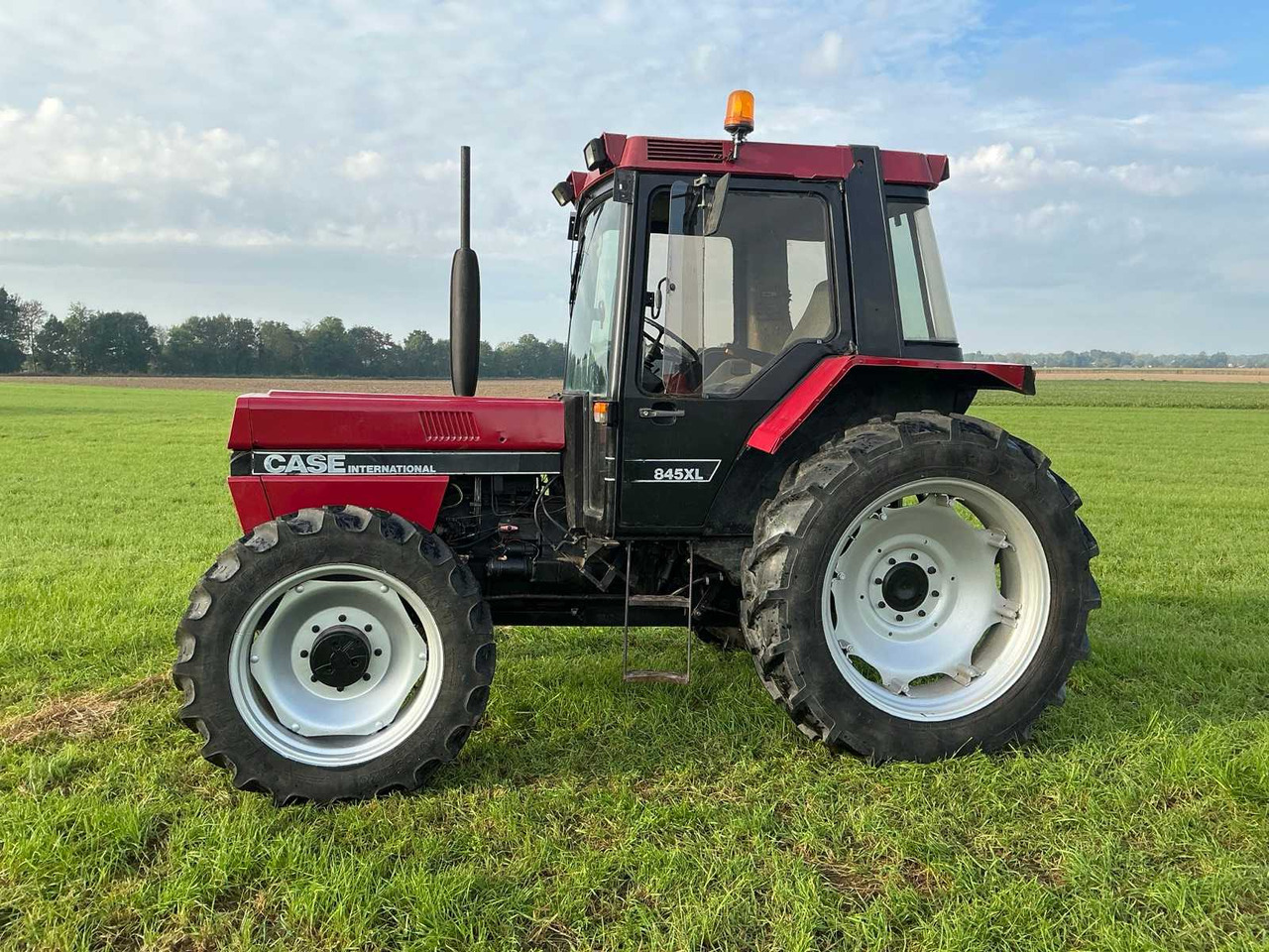 Case IH 845XL - Traktor: das Bild 2 Case IH 845XL - Traktor: das Bild 2