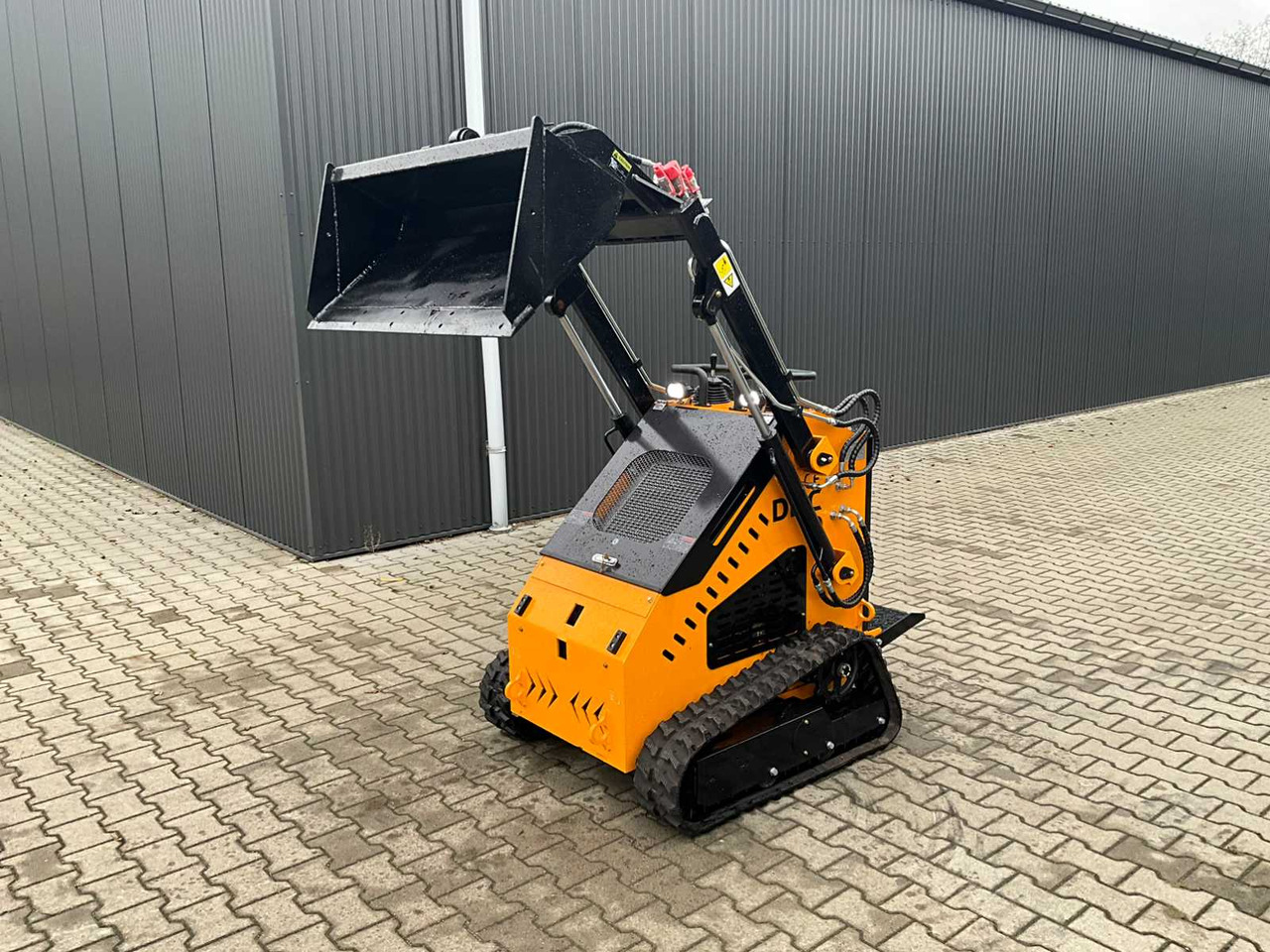 DPC HT-320 - Kompaktlader: das Bild 4 DPC HT-320 - Kompaktlader: das Bild 4
