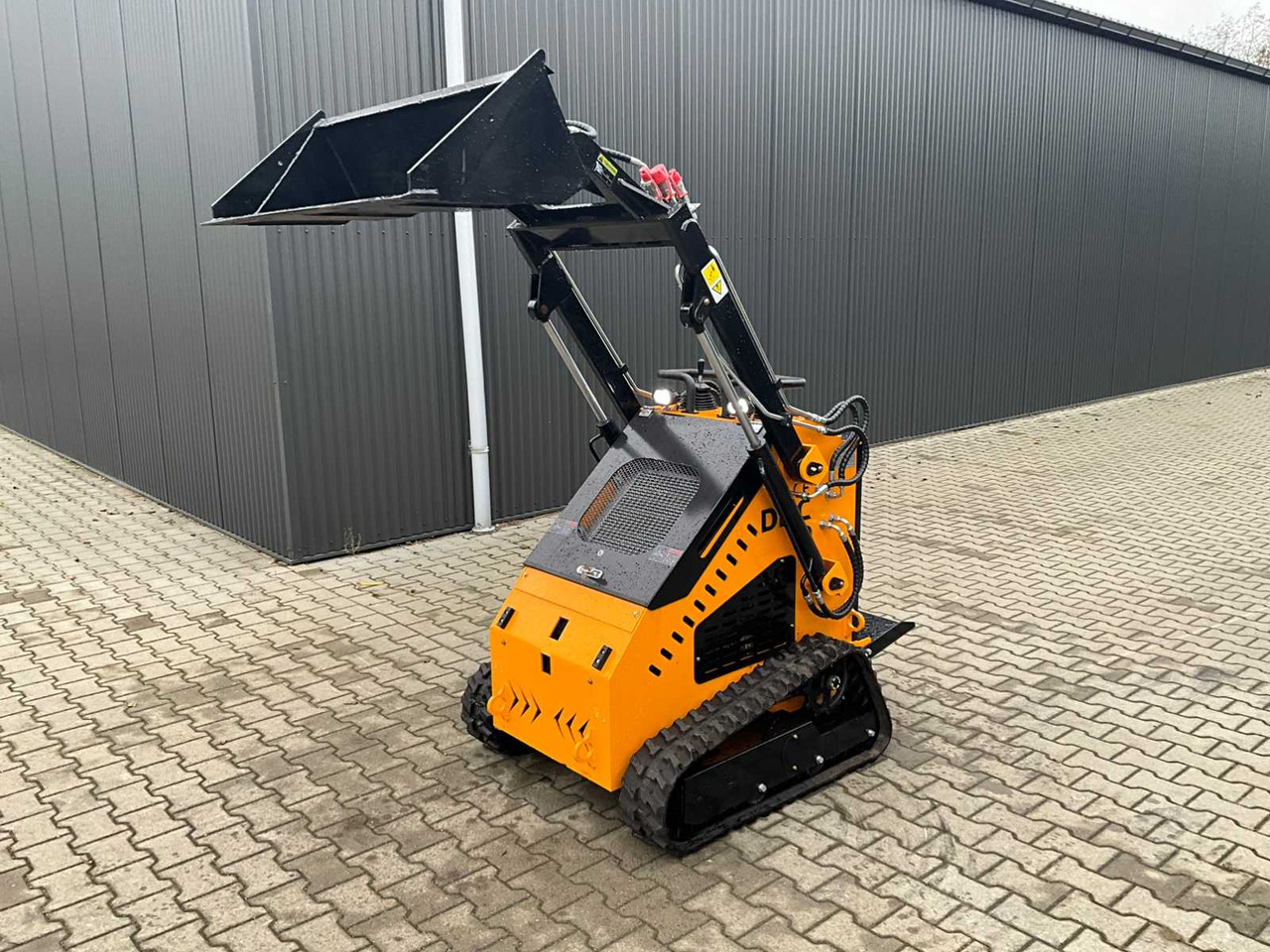 DPC HT-320 - Kompaktlader: das Bild 3 DPC HT-320 - Kompaktlader: das Bild 3